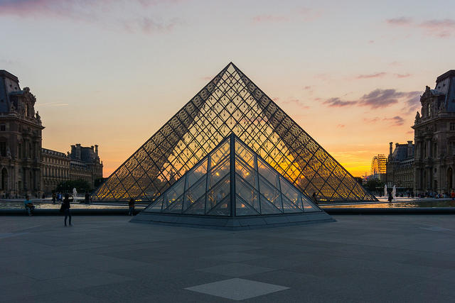 Pyramide du Louvre